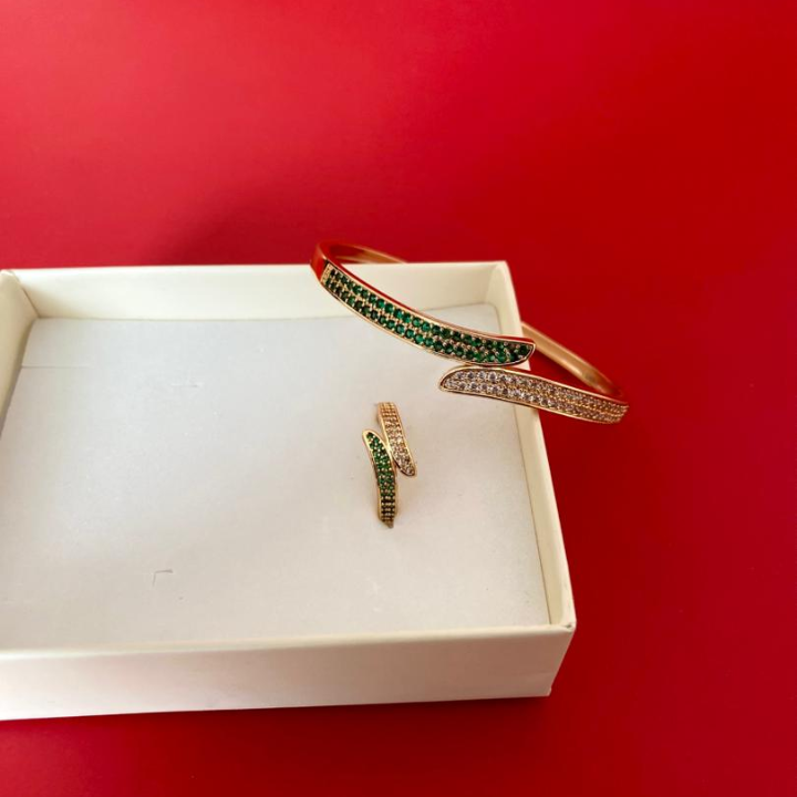 Ens. Romance cross green